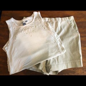 Gap Khaki Shorts w Old Navy Maternity Tank Small